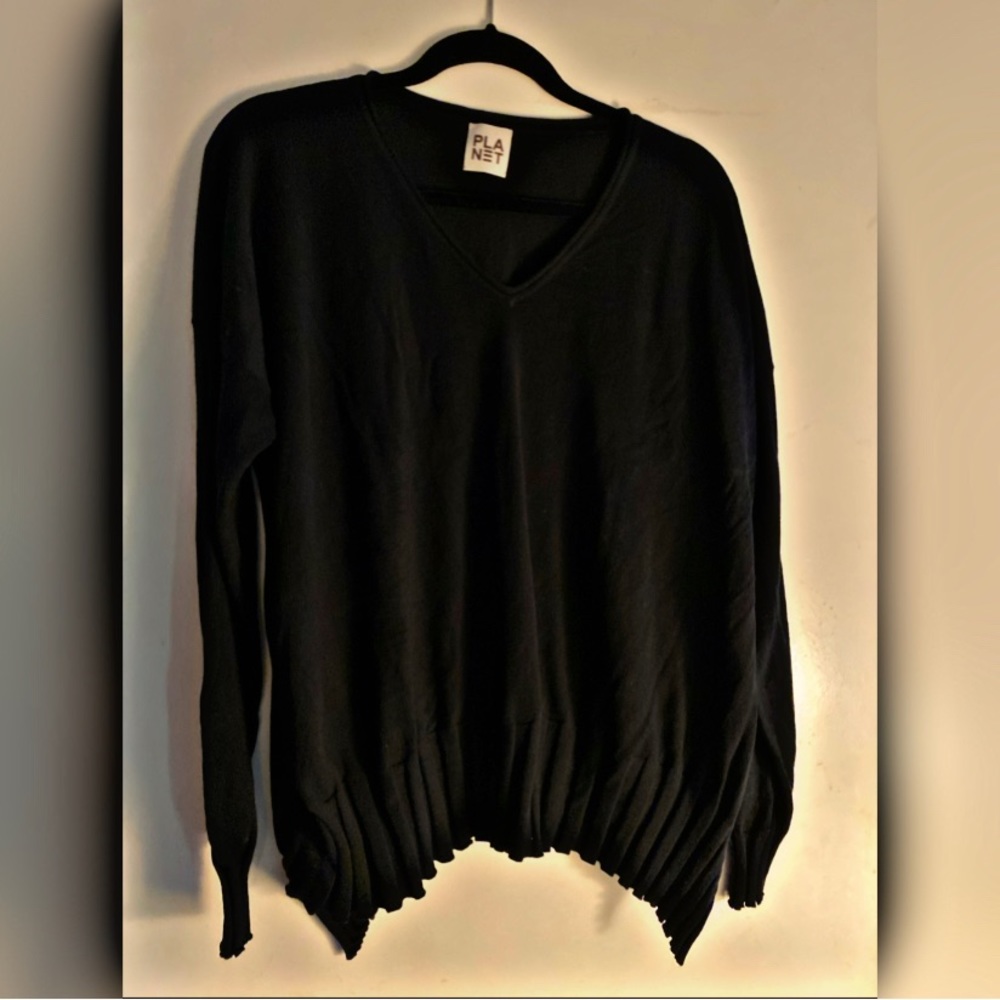 PLANET KNIT V RIB SWEATER